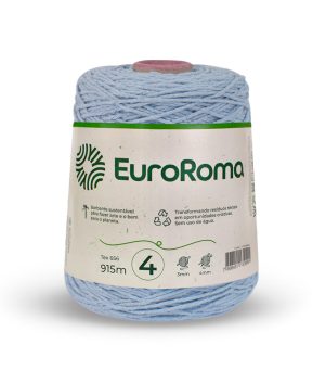 Foto com fundo branco contendo um cone do barbante euroroma n°4 de 600g na cor azul bebê