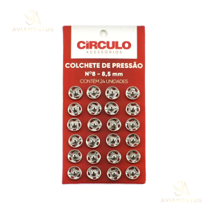 Foto do produto: Colchete de pressão prata N°8 da Círculo com 24 unidades em fundo branco com a logo da JA Aviamentos