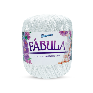 Foto com fundo branco contendo um novelo do fio fábula supremo na cor branco