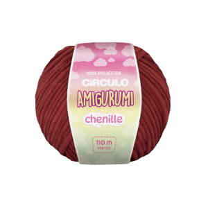 Foto com fundo branco contendo um novelo do fio amigurumi chenille círculo na cor veludo