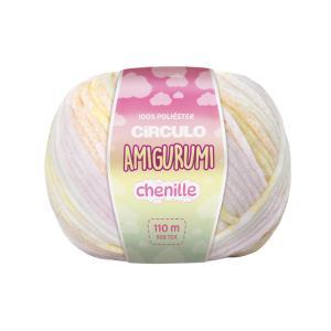 Foto com fundo branco contendo um novelo do fio amigurumi chenille círculo na cor abraço